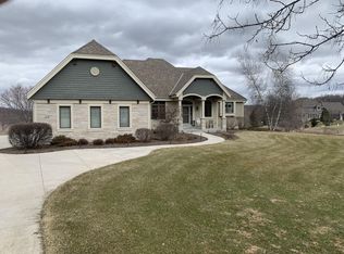 4078 Dunst Dr, West Bend, WI 53095