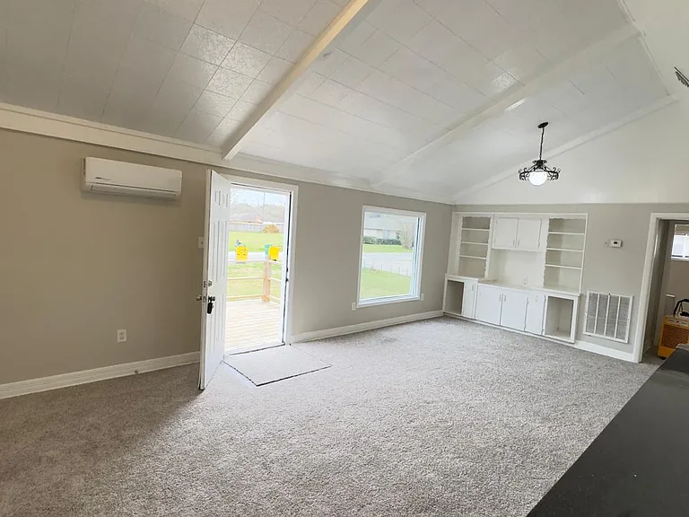 817 Hudler St — Photo 2