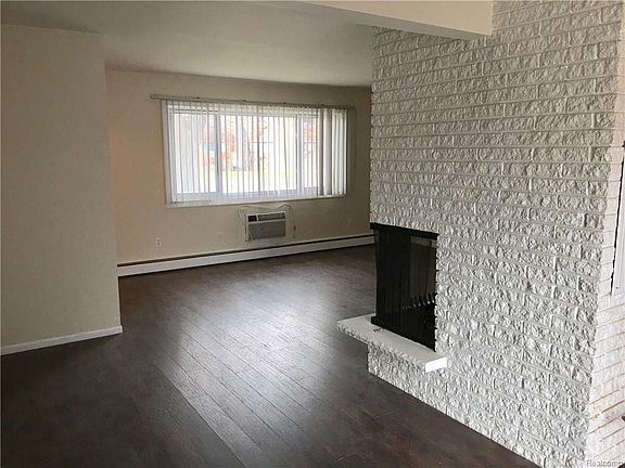 4th image of 3225 Clawson Ave