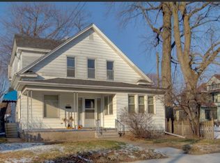 1127 11th St APT 1, Moline, IL 61265