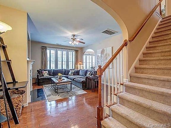 4th image of 308 Park View Dr #134