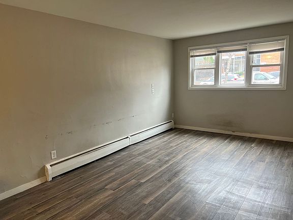 2nd image of 3309 Pillsbury Ave #1