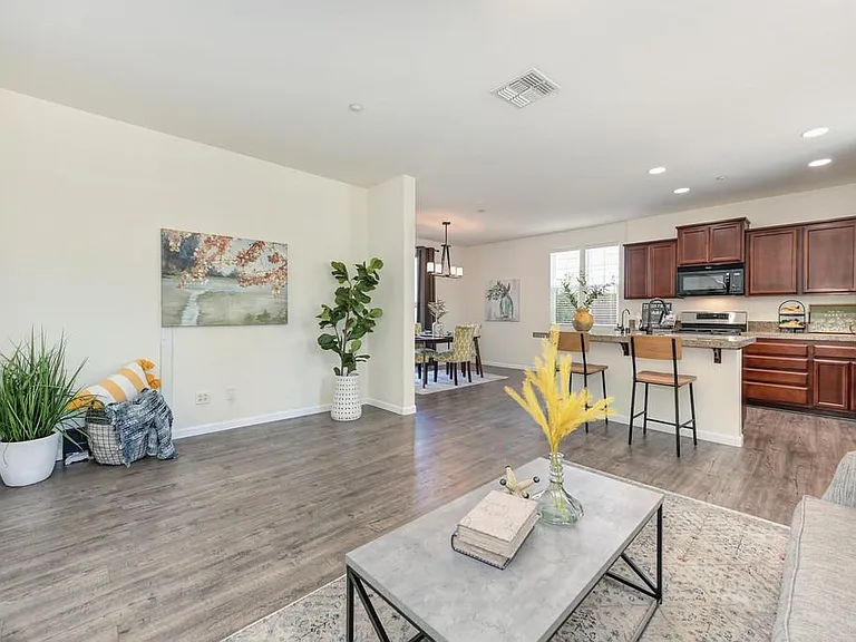 15 Crystalwood Cir — Photo 7