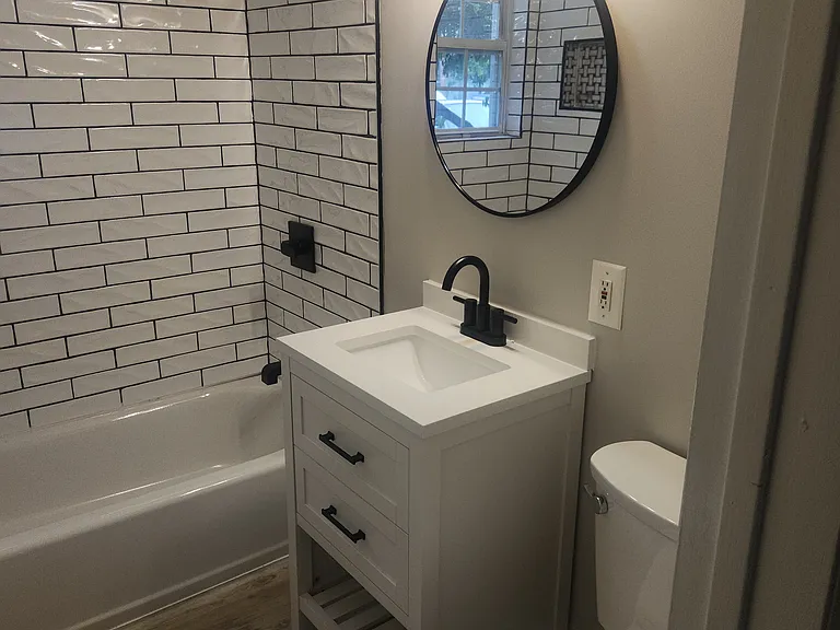 Pine Gate Apartments — Photo 7