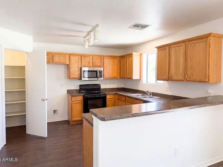 13976 W Port Royale Ln — Photo 4