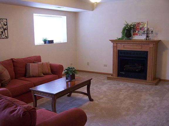 20' x 14' Family Room with gas fireplace