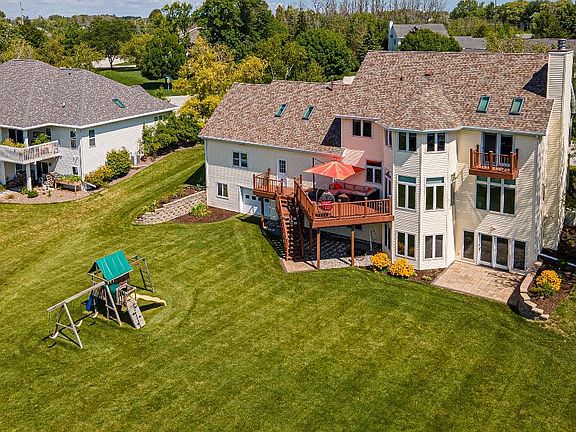 2nd image of 223 River Oaks Dr