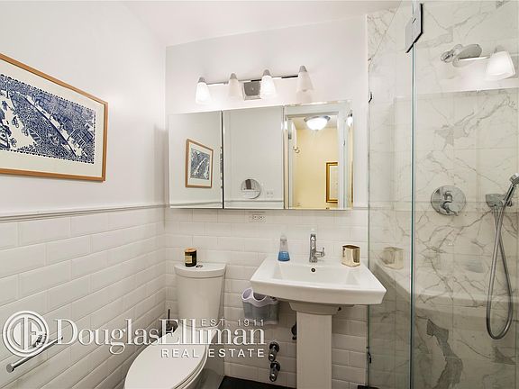 4th image of 2 King St APT 2C