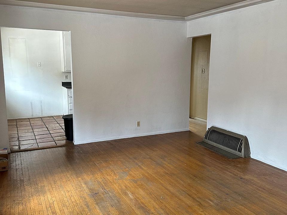 1st image of 415 Mulberry St NE