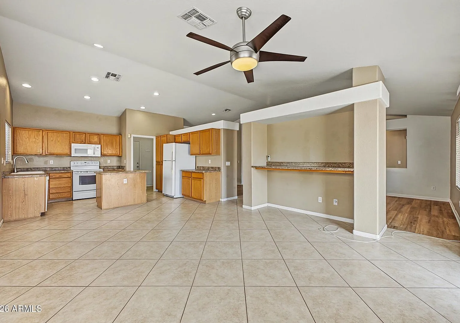 4008 W Bloomfield, Phoenix - Move in ready 3 bed/2 bath w/3 car garage — Photo 4