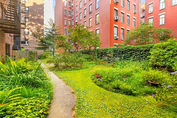 Rented by Next Step Realty New York LLC | media 8