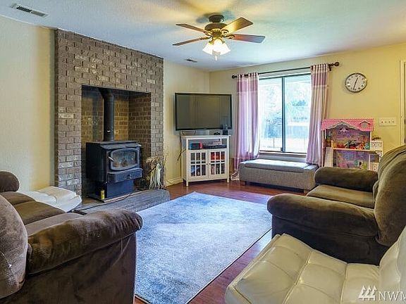 3rd image of 8605 158th St E