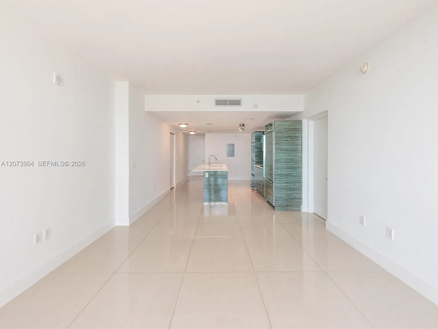 Icon Bay Condo — Photo 3