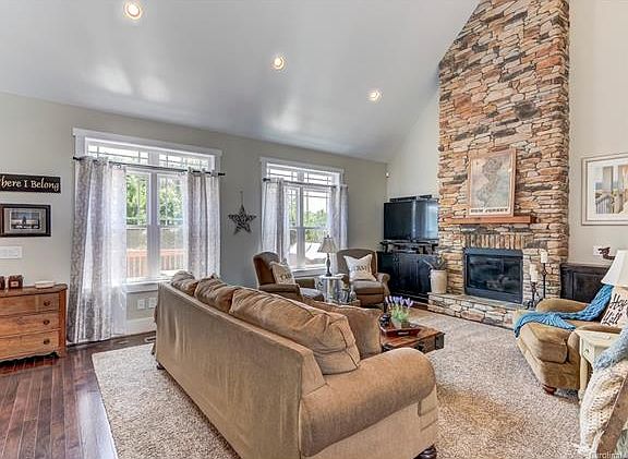 3rd image of 350 Montibello Dr