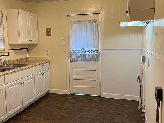 3rd image of 2626 Mimosa Ave