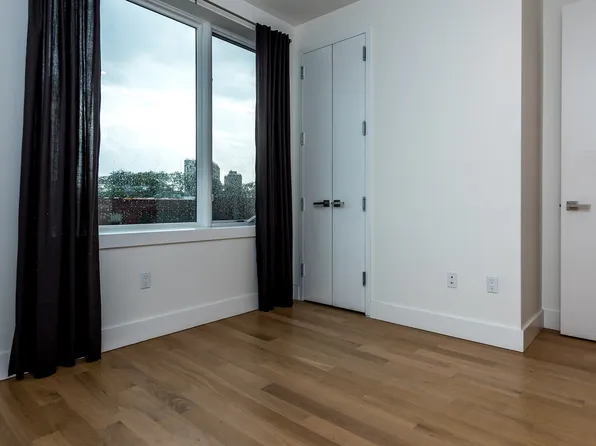 829 Willoughby Avenue image 1 of 7