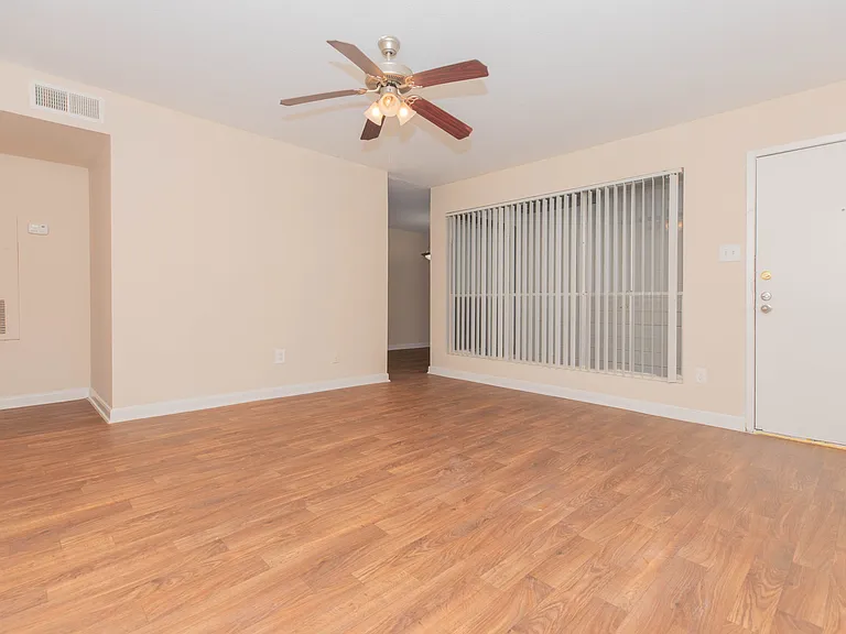 Kendall Manor — Photo 25