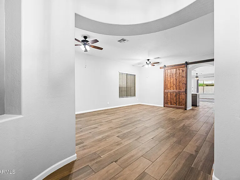 4231 E Marshall Ave — Photo 2