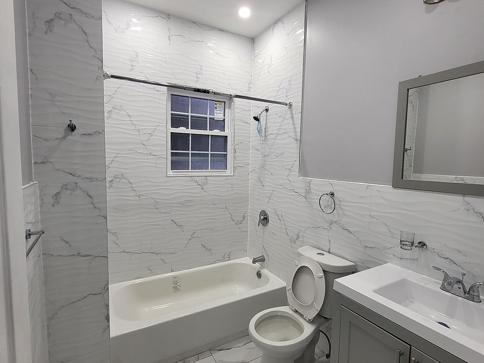 Master Bedroom Bathroom - 1st Bathroom