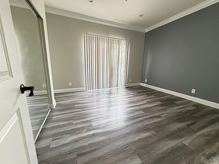 5543 Case Ave #103 — Photo 7