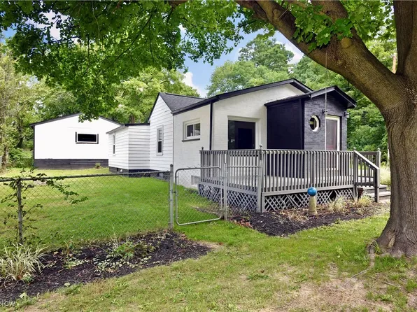 361 Swartz Rd, Akron, OH 44319
