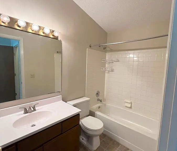 24 Woodland Hills Dr #11 — Photo 11