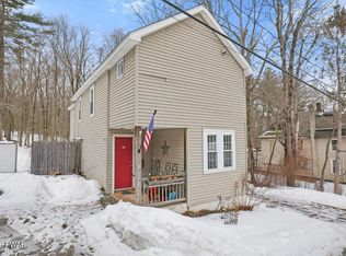 454/456 Woodland Ave, Hawley, PA 18428