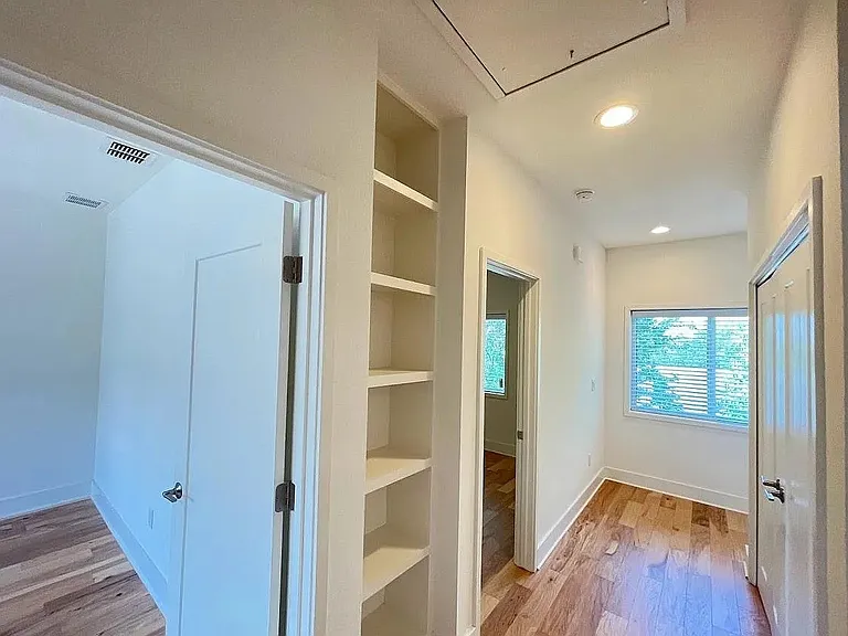 2101 Montopolis Dr #20 — Photo 16