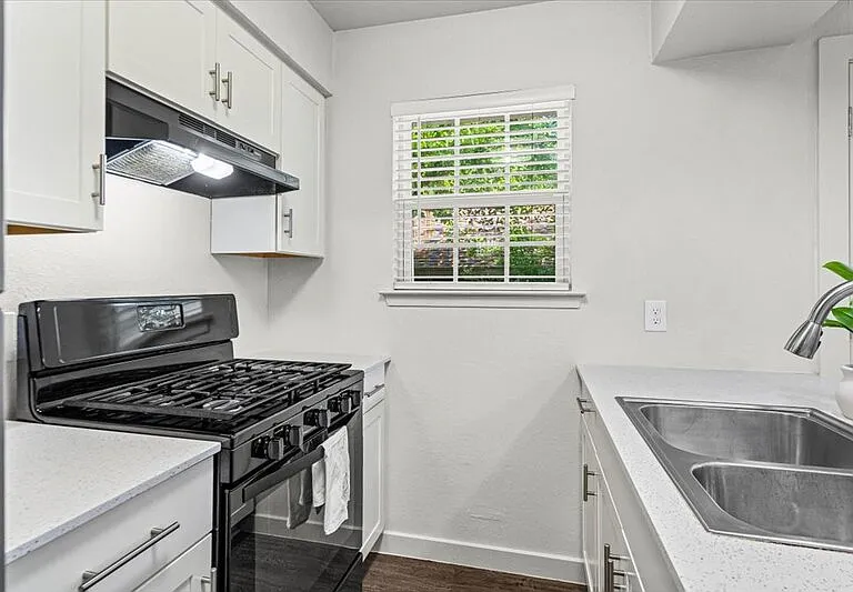 826 King Albert St #B — Photo 17