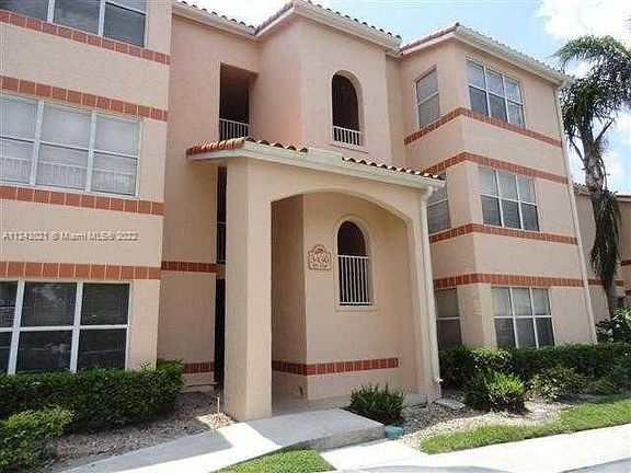 4th image of 3300 Pinewalk Dr N APT 1926