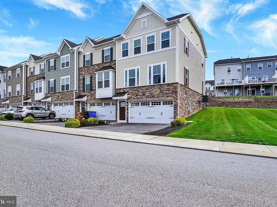 1st image of 1028 Rosecroft Ln