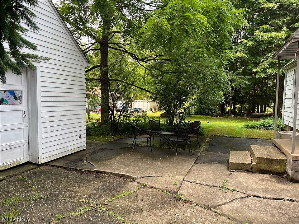 2nd image of 528 E School St