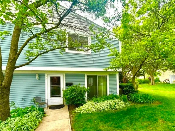 797 Coventry Pl, Wheeling, IL 60090