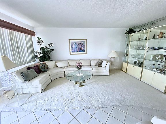4th image of 3111 Oakridge V