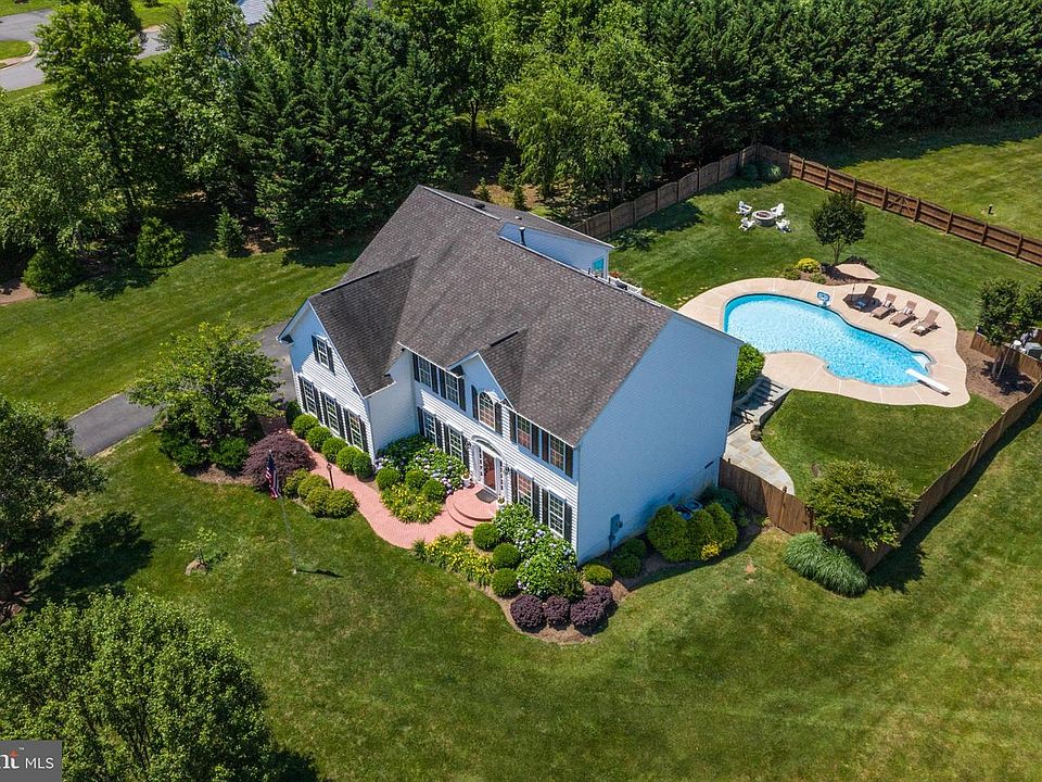 1st image of 17365 Twinoaks Pl