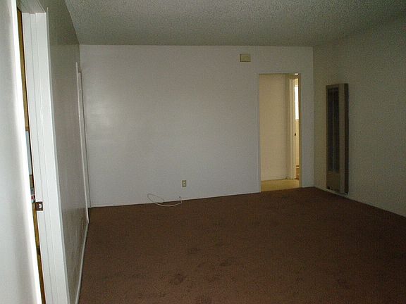 4th image of 1043 W 94th St