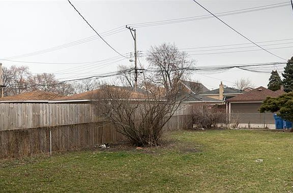 3rd image of 3339 N Ottawa Ave