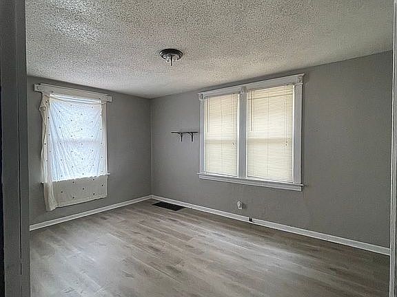 4th image of 3930 Itaska St