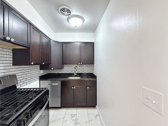 2nd image of 6830 N Sheridan Rd #663