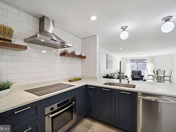 3rd image of 1020 N Stafford St APT 301