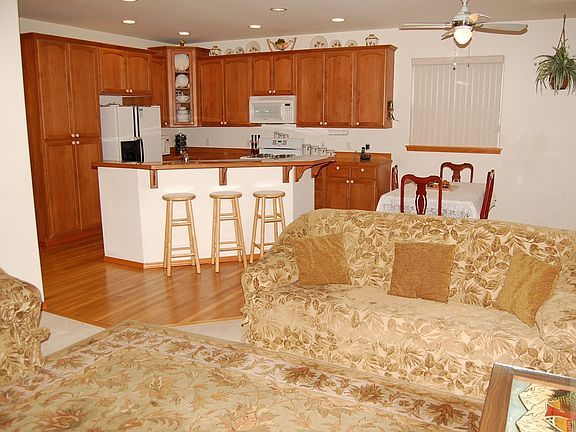 Eat in Kitchen/Family Rm