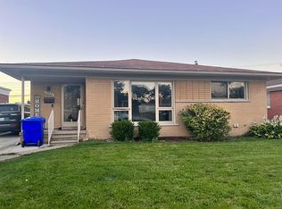 17921 Winsome Rd, Fraser, MI 48026