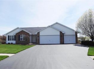 703 Oxford Dr, Byron, IL 61010