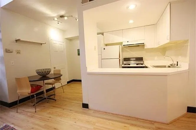 20 Symphony Rd — Photo 2