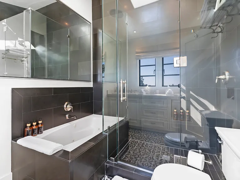 Spa-like indulgence with sleek finished and luxury essentials.