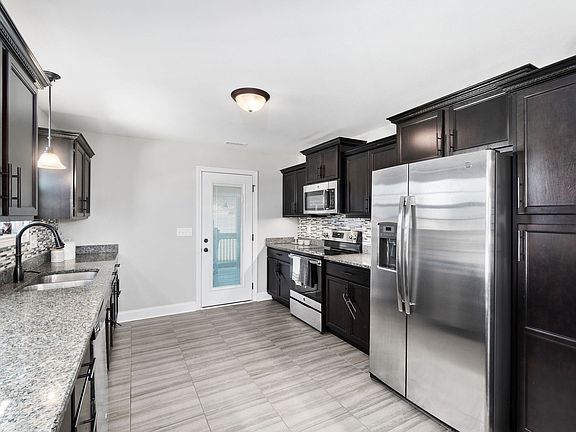 5th image of 2913 Lancelot Ln