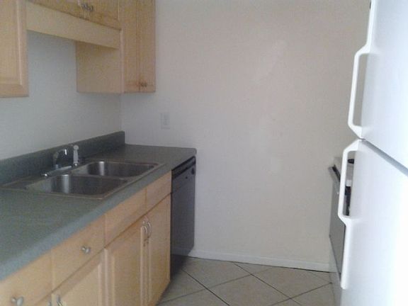 4th image of 917 39th St N APT 204