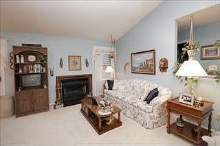 4th image of 3744 Woodbridge Ln