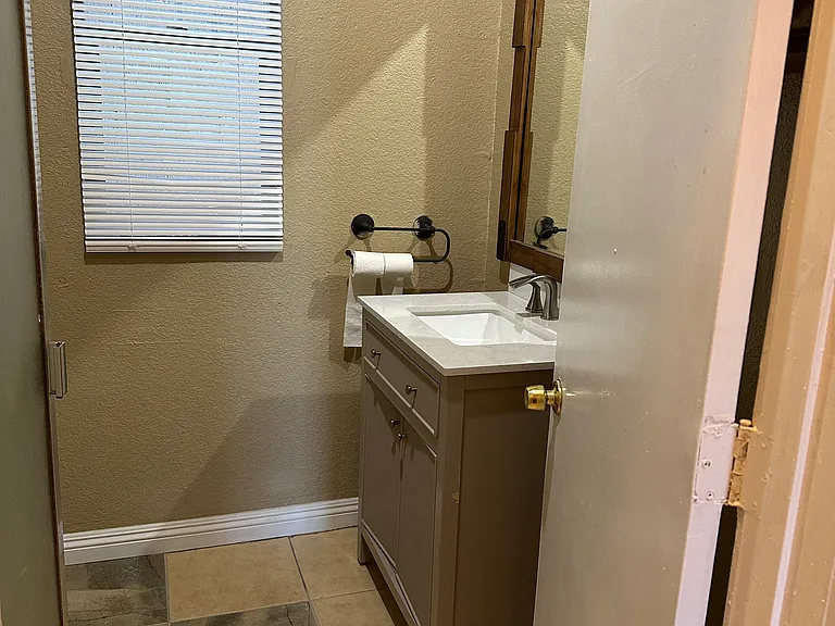 108 N Aurora St #108 — Photo 6