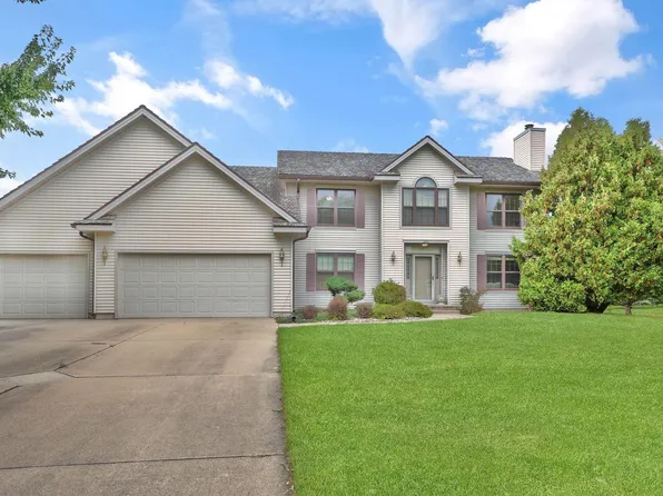 423 Chateau Ct, Cedar Falls, IA 50613